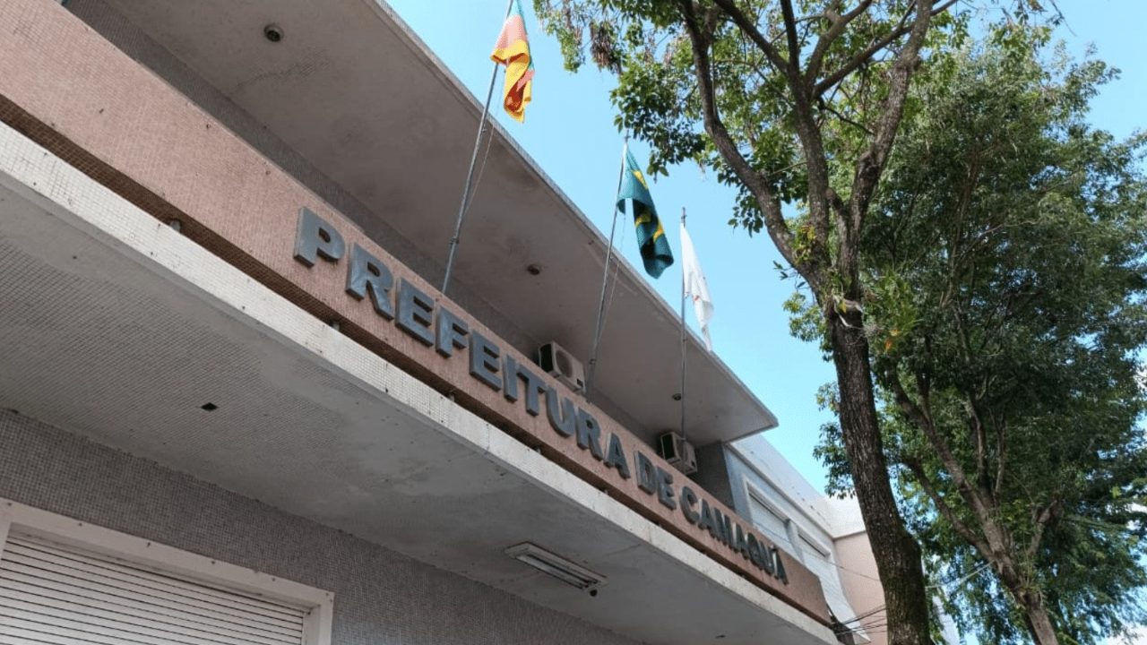 45ª Feira do Livro de Camaquã começa a ser montada na Praça Zeca Netto