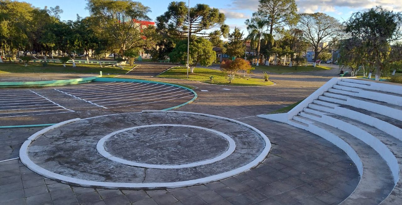 45ª Feira do Livro de Camaquã acontece de 4 a 7 de novembro na Praça Zeca Netto