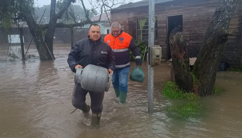Alerta máximo em Tapes: Defesa Civil inicia evacuação na Avenida Camaquã