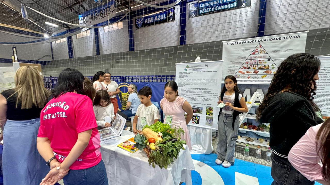 Alunos da rede municipal de Camaquã apresentam seus projetos de ciência e tecnologia na mostra científica