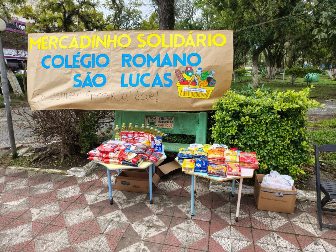 Alunos promovem Mercadinho Solidário e arrecadam alimentos em Camaquã