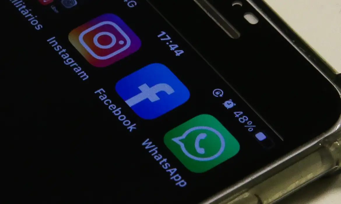 Levantamento apontou anúncios e recomendações irregulares em redes sociais no dia da votação