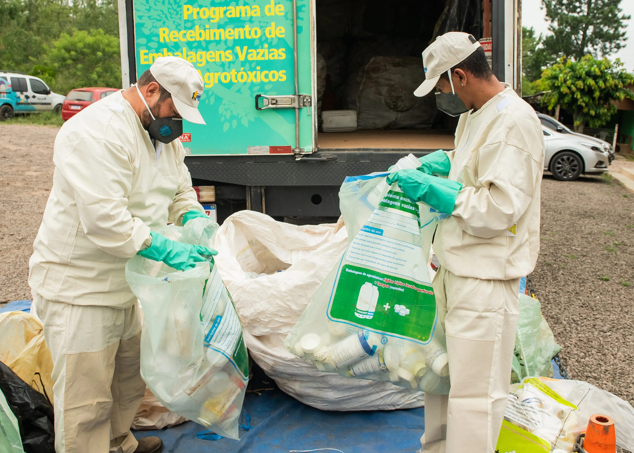 Atenção, produtor: coleta itinerante de embalagens de agrotóxicos inicia roteiro na região
