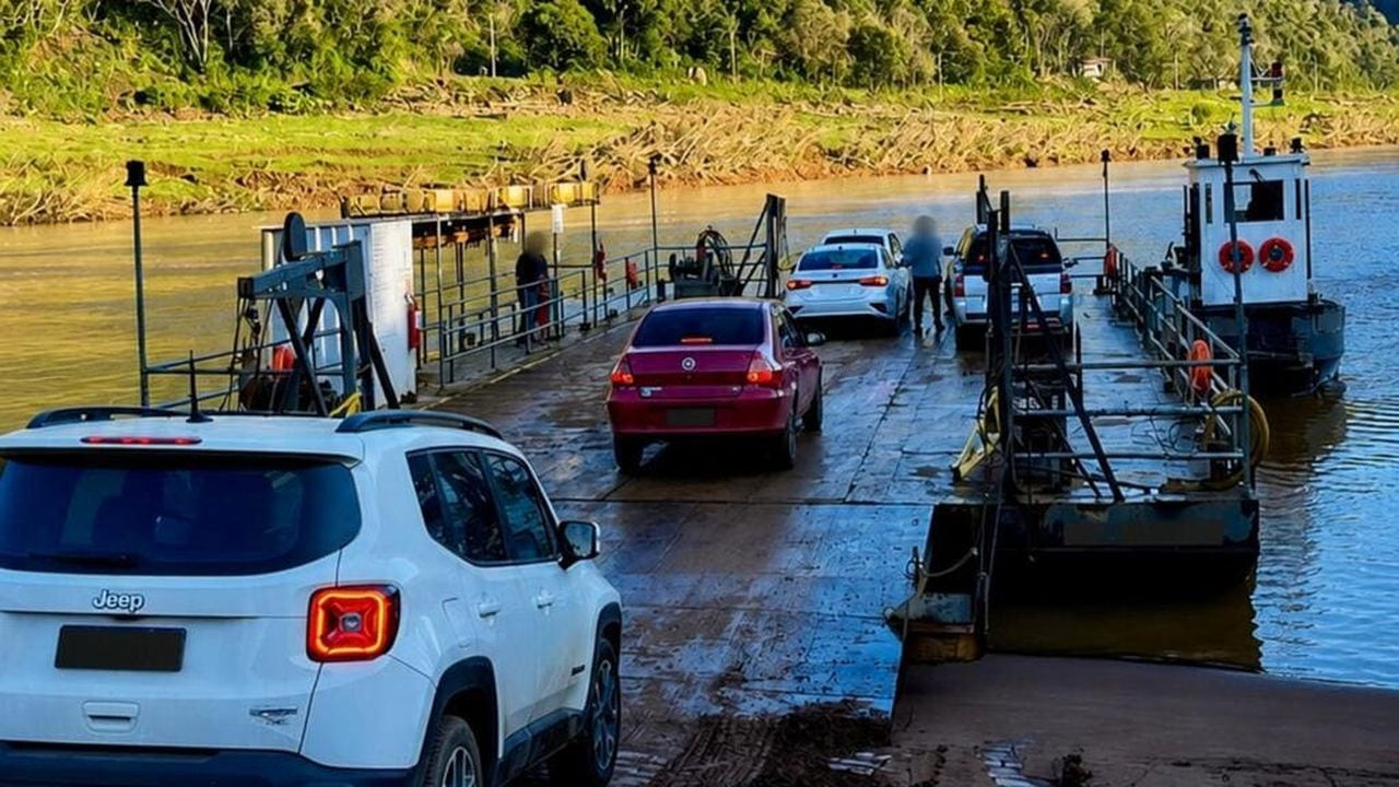 Balsa de Santa Bárbara volta a operar após dias parada no RS