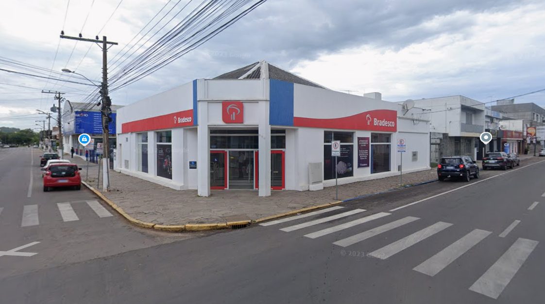 Bancários paralisam agência do Bradesco em Camaquã por melhorias salariais