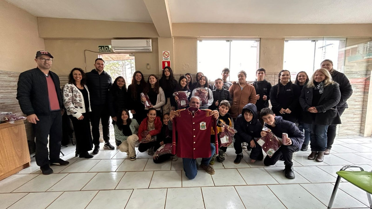 Banda Municipal de Barão do Triunfo recebe novos uniformes e retoma tradição cultural