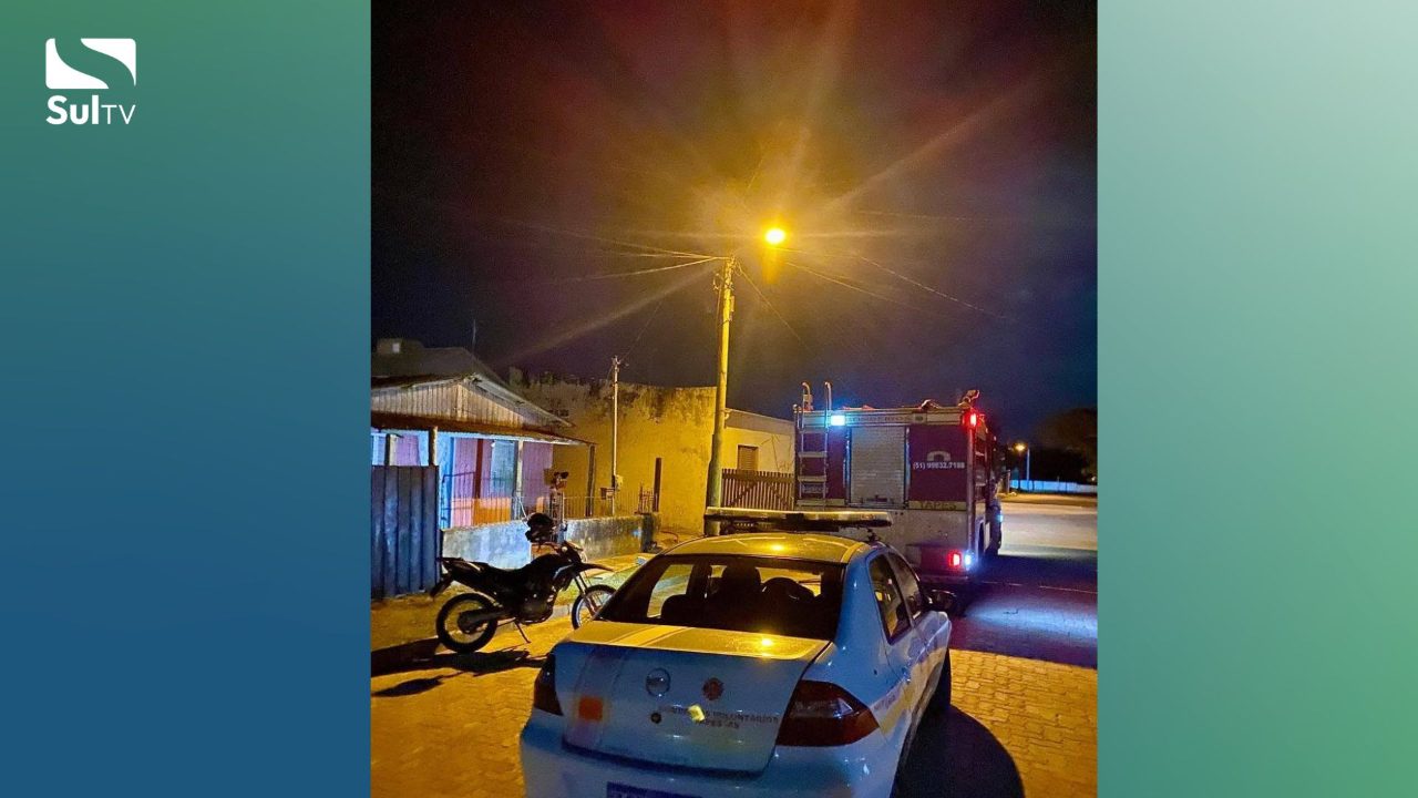 Bombeiros Voluntários combatem incêndio em residência em Tapes