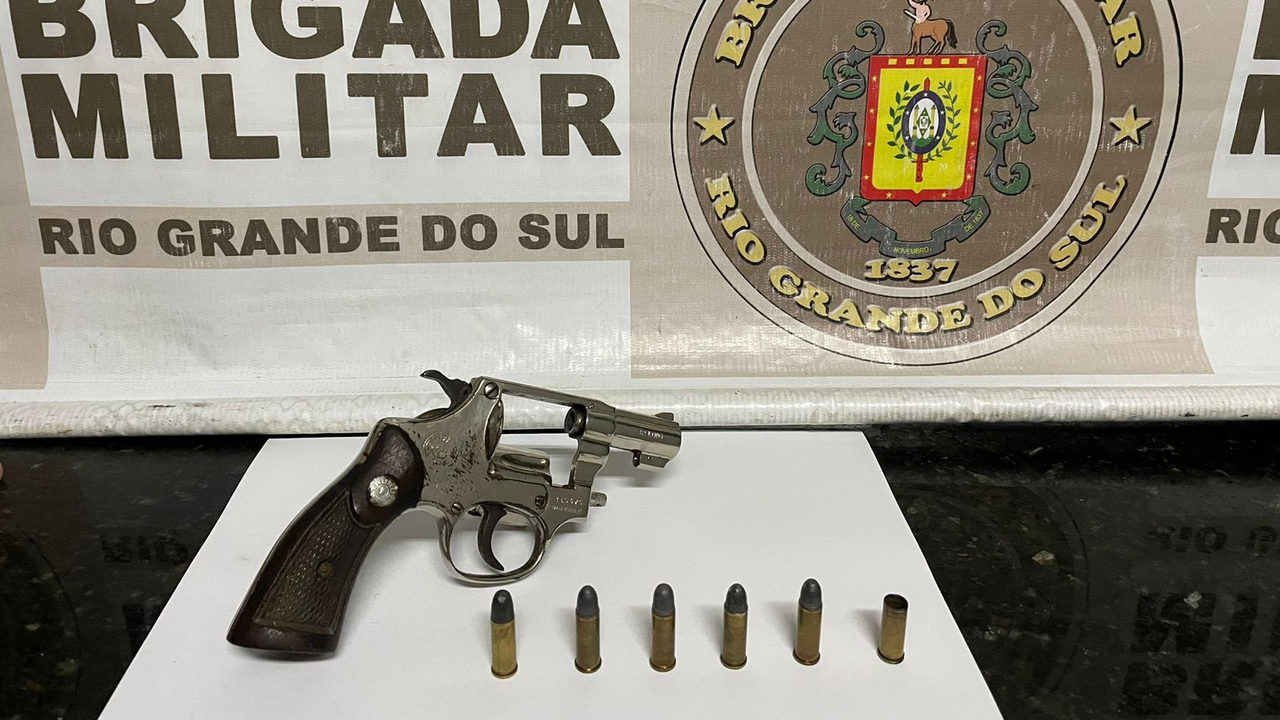 Brigada Militar efetua prisão por porte ilegal de arma de fogo em Camaquã
