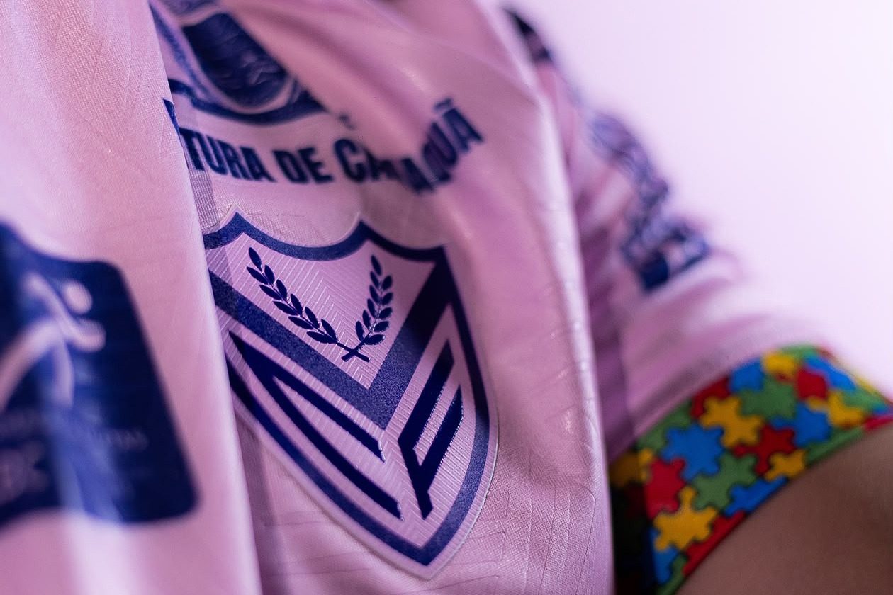 Camaquã Futsal lança uniforme por inclusão e prevenção ao câncer de mama