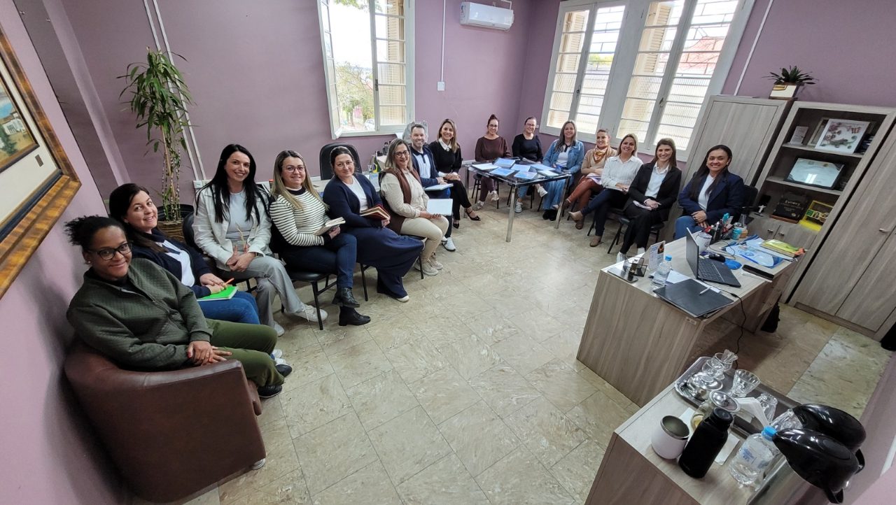 Reunião marcou o início da elaboração do novo Plano Municipal de Educação de Camaquã