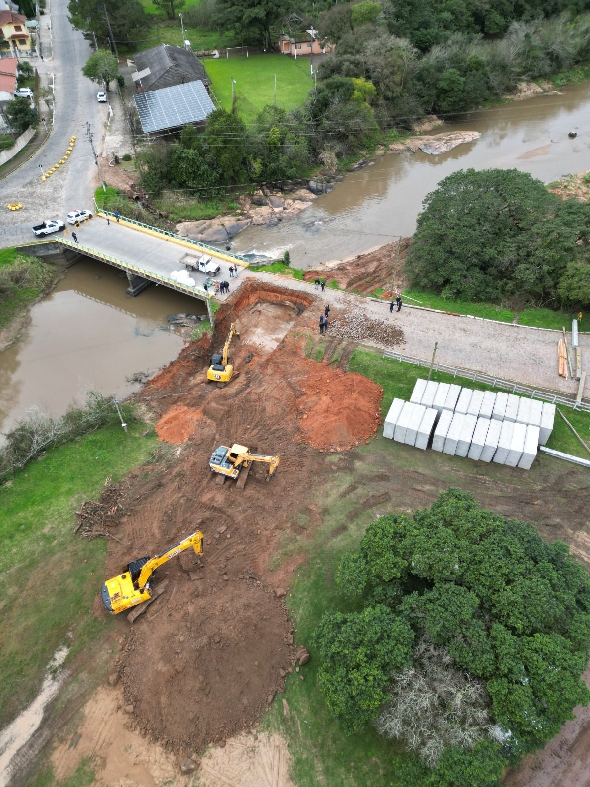 Camaquã inicia instalação de aduelas na ponte do CTG para ampliar vazão do Arroio Duro