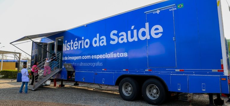 Camaquã recebe visita do Ministério da Saúde à carreta de exames de imagem