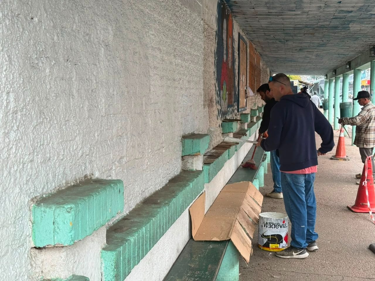 Camaquã revitaliza parada de ônibus na Rua General Zeca Netto
