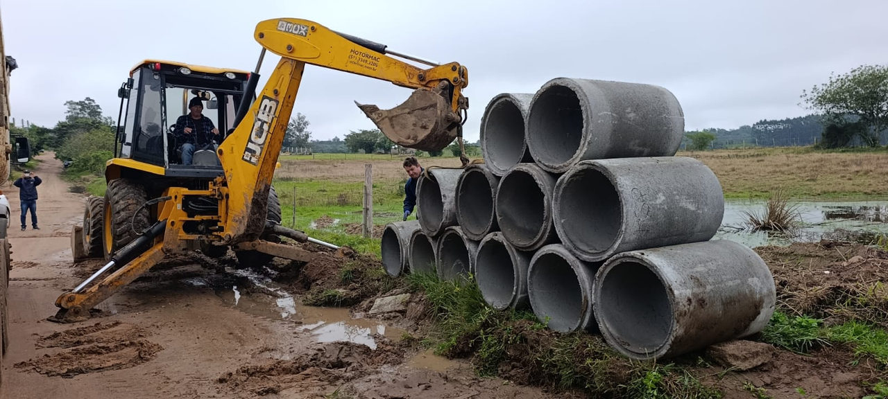 Camaquã recebe tubulação para obras de ampliação da rede de esgoto no Ouro Verde