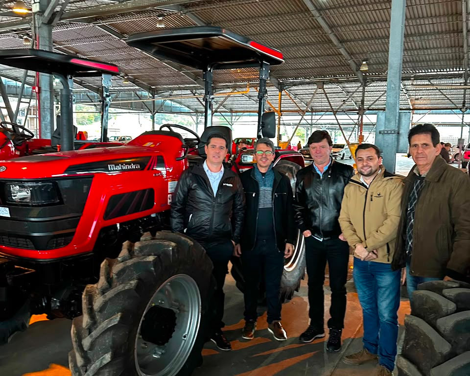 Camaquã reforça apoio ao campo com novo trator para produtores rurais