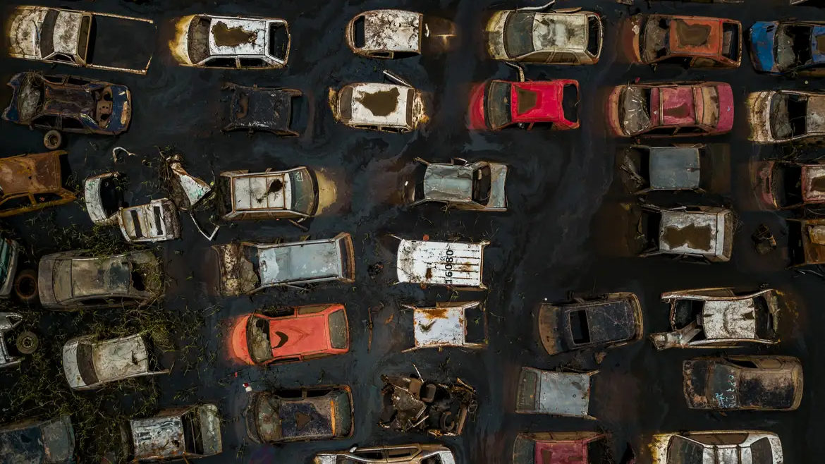 Carros com perda total nas enchentes terão devolução de parte do IPVA