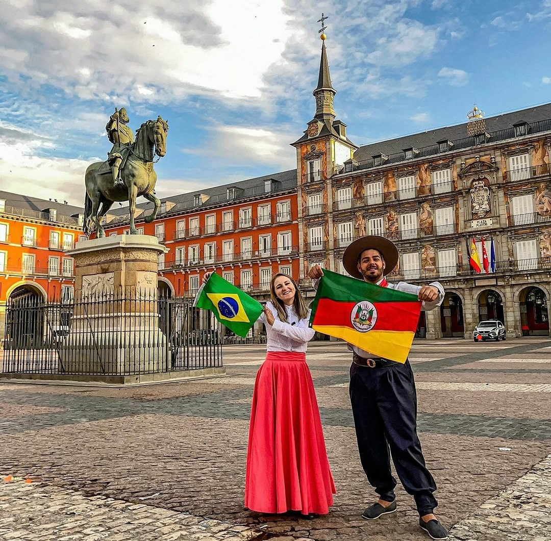 Casal gaúcho dá show em concurso na Itália