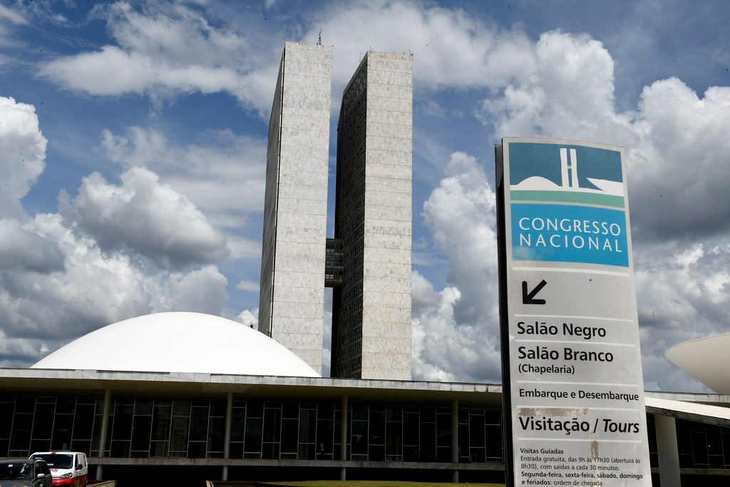 CCJ do Senado aprovou por votação simbólica a PEC que acaba com a escala 6x1