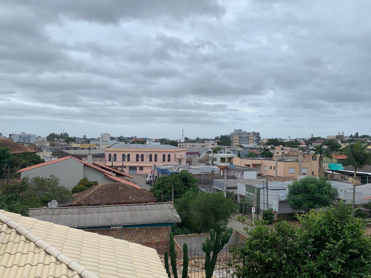 Ciclone no Uruguai traz chuva forte e alerta de temporais para a Zona Sul