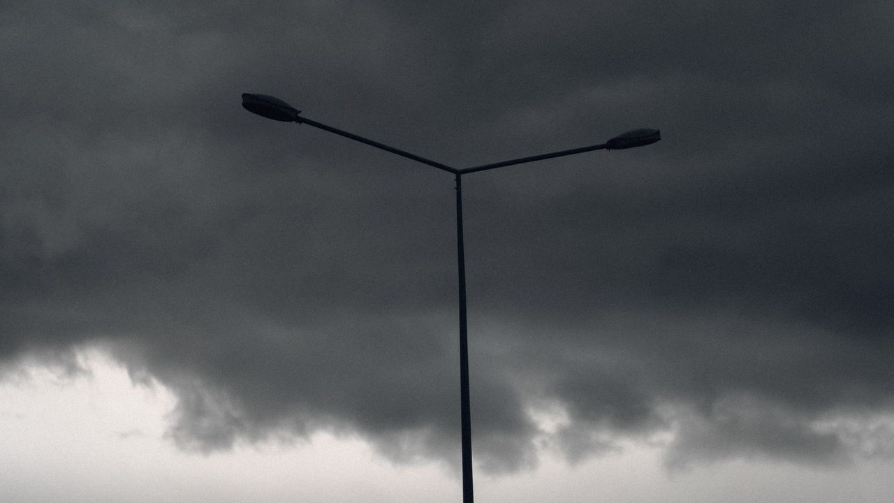 Ciclone traz vendavais de até 150 km/h e risco de falta de luz no RS