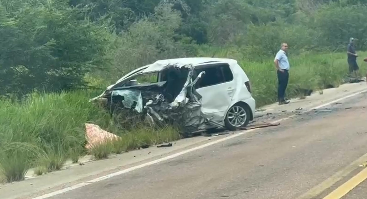 Colisão entre dois veículos causa congestionamento na BR-116 em Tapes nesta terça-feira (20)