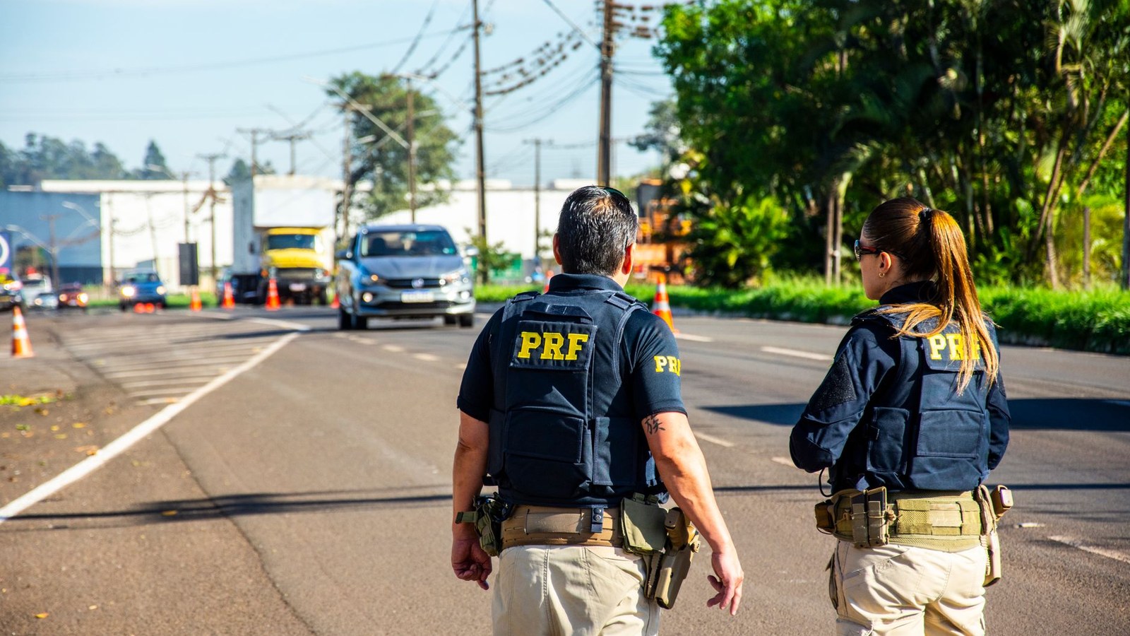 Policiais do 6º BPChq reforçam o patrulhamento em Cristal durante a Operação Angico