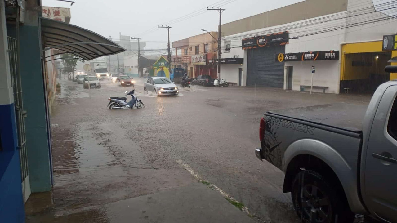 Defesa Civil alerta para temporais com ventos acima de 90 km/h nesta sexta-feira (28)