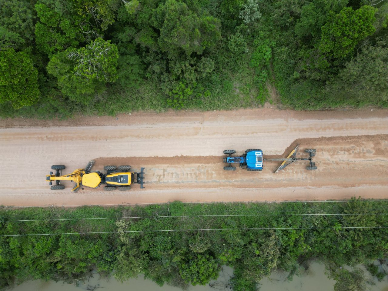 Estrada do Banhado recebe patrolamento no interior de Camaquã