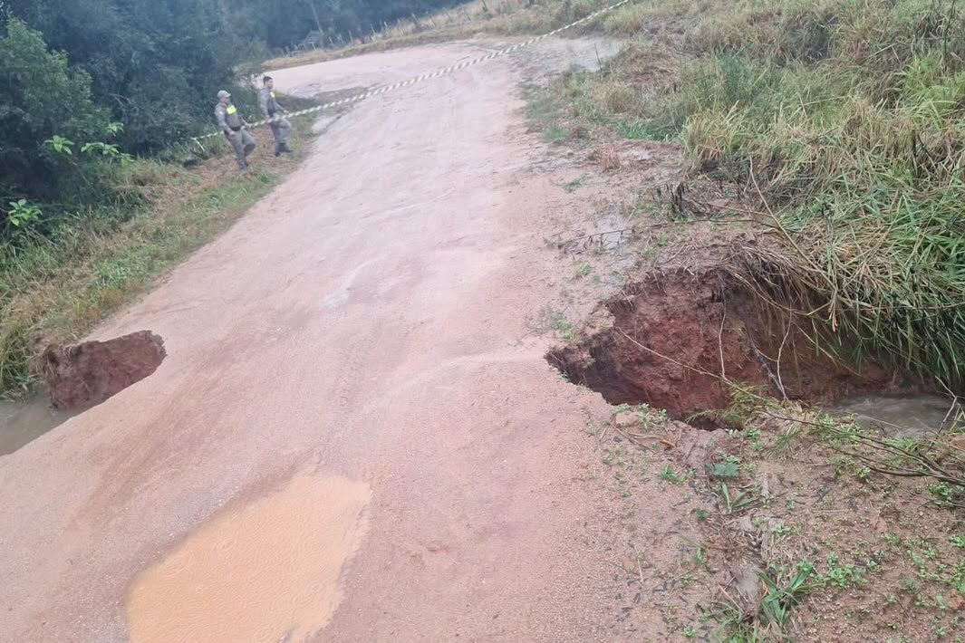 Estrada interditada: excesso de chuvas bloqueia trecho em Sentinela do Sul