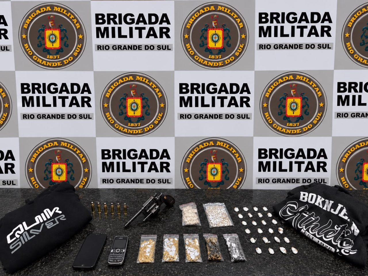 Força Tática da Brigada Militar prendeu os suspeitos no bairro Santa Marta, em Camaquã