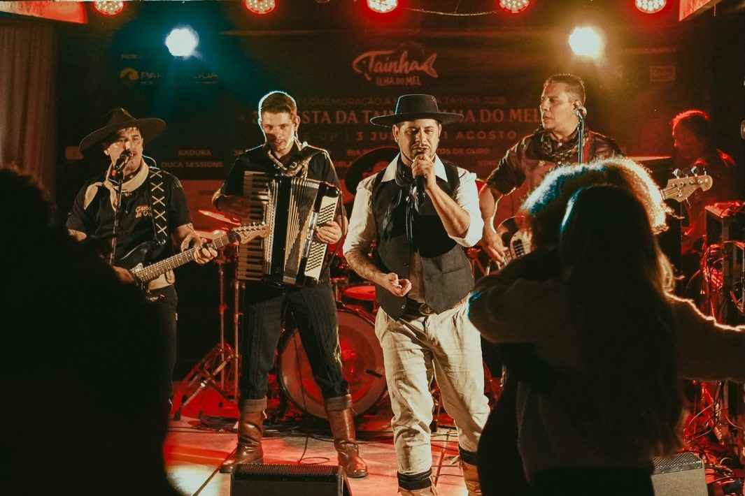 Garotos de Ouro animam baile no 1º Acampamento Farroupilha de Camaquã