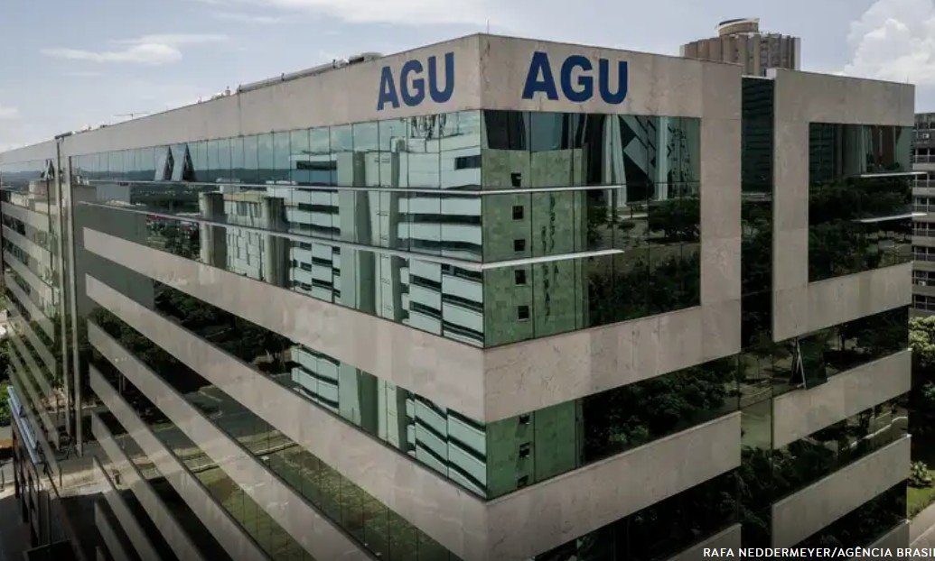 Governo federal identifica 97 perfis que usam IA para simular médicos no YouTube
