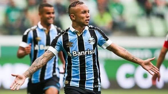 Grêmio muda de estratégia e tenta a contratação de Everton Cebolinha