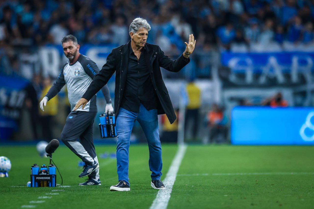 Grêmio vence Athletico por 2 a 0 na Arena e deixa o Z4 do Brasileirão