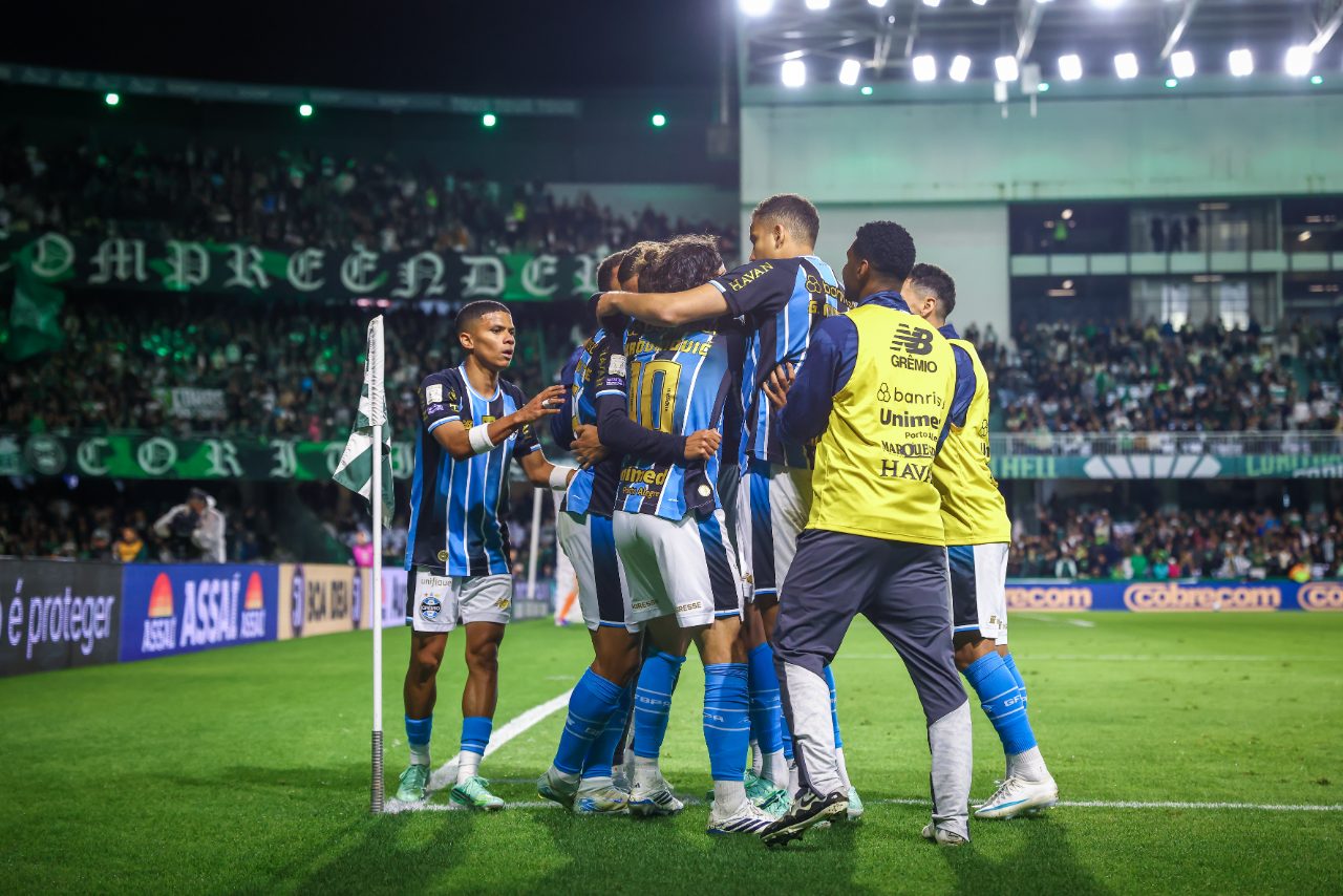 Braithwaite marcou o gol da vitória gremista no último lance da partida, no Couto Pereira. Foto: Lucas Uebel
