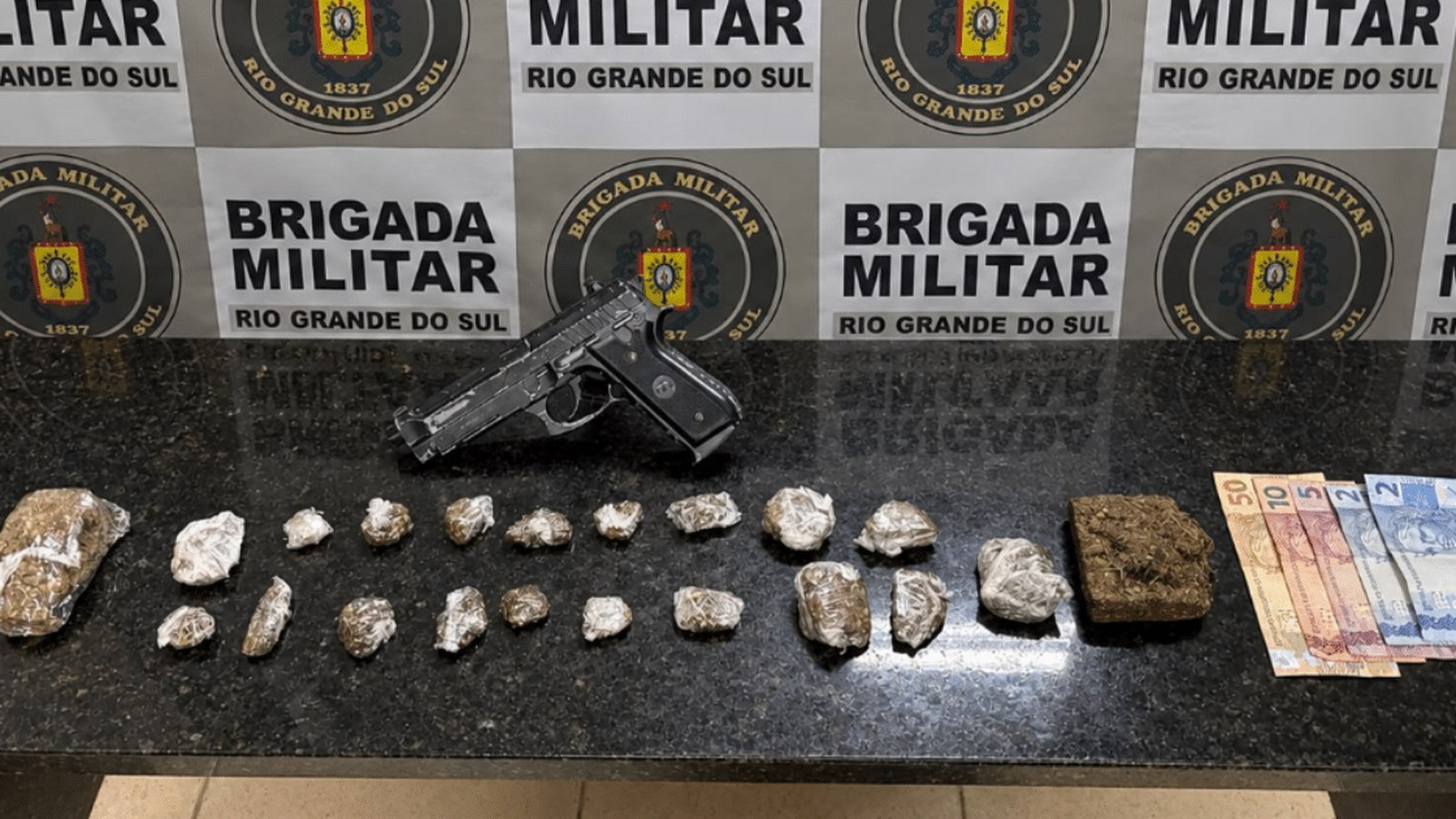Viatura da Brigada Militar durante patrulhamento em São Lourenço do Sul, no Sul do RS.