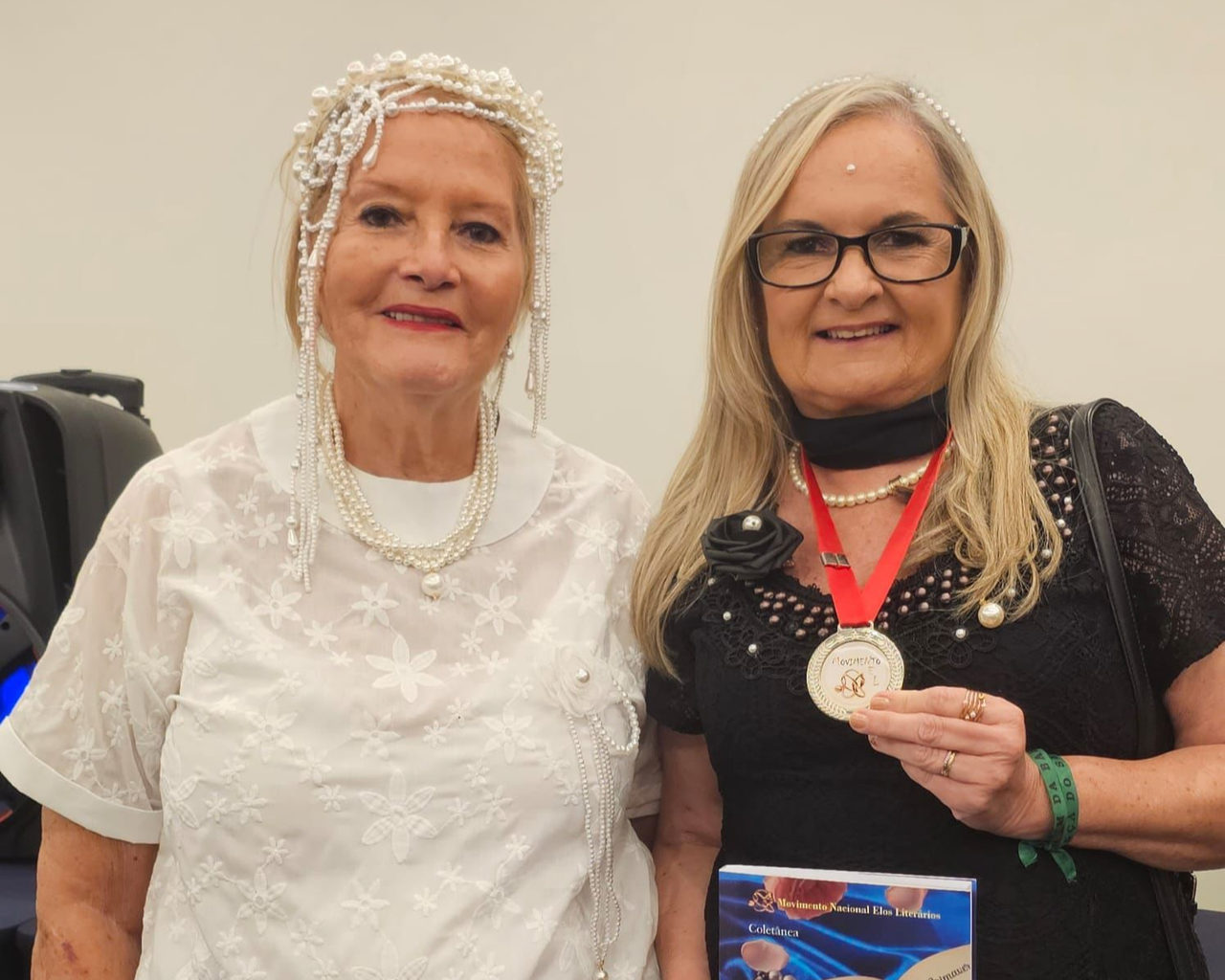 Iara Schmegel recebe Medalha Senhora da Literatura por contribuição cultural em Salvador