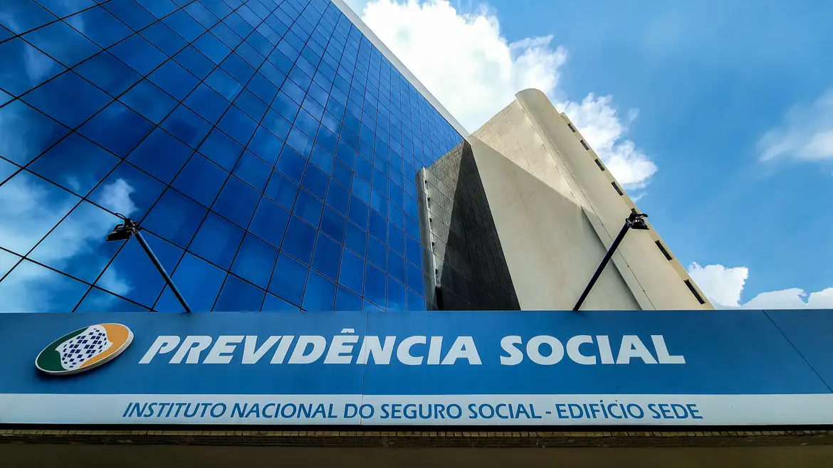 INSS orienta segurados a usarem serviços digitais durante greve