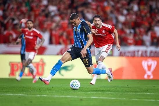 Internacional e Grêmio aparecem entre os clubes ameaçados de rebaixamento na Série A.