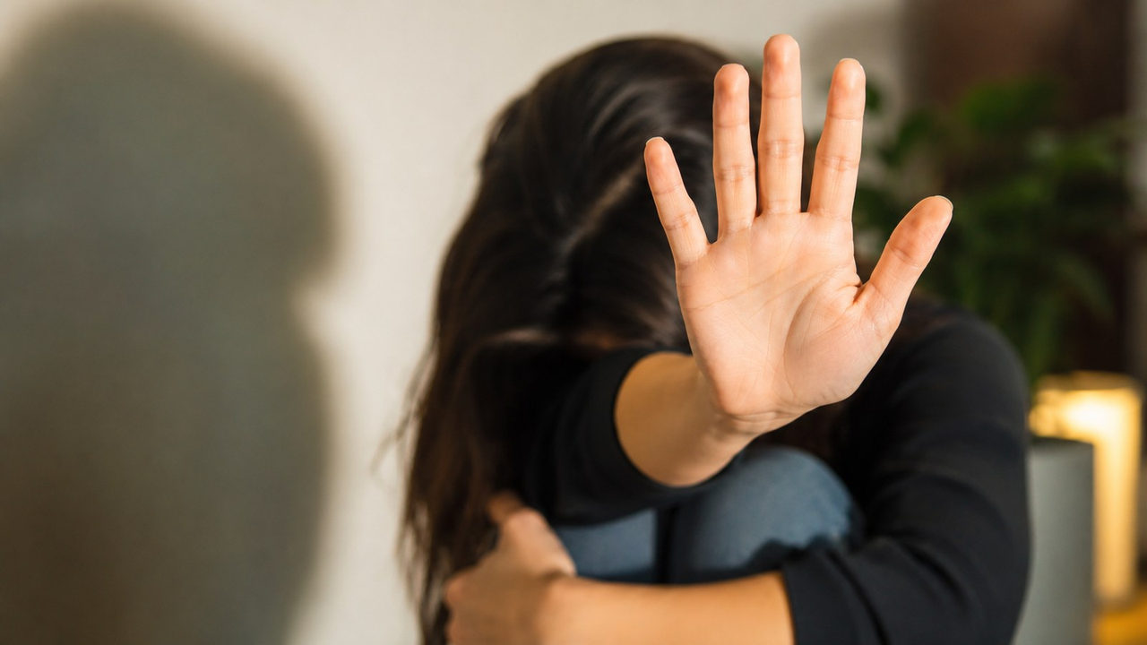Ligue 180 orienta vítimas de violência doméstica 24h