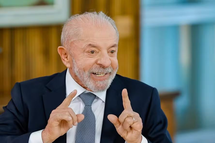 Lula confirma participação em podcast na mesma noite do debate presidencial