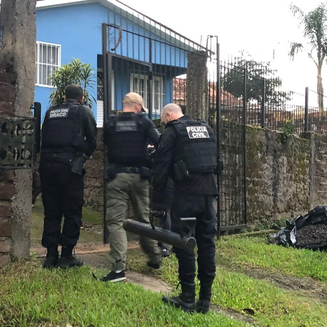 O golpe que usa delegados reais: entenda como criminosos extorquem idosos em oito estados
