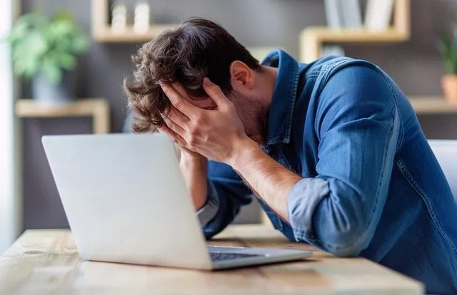 O que muda na sua rotina com a nova lei de proteção à saúde mental no ambiente de trabalho