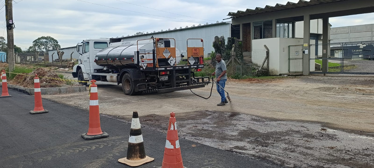 Obras no Distrito Industrial: veja como está ficando o novo asfalto da Dorivel Ribeiro