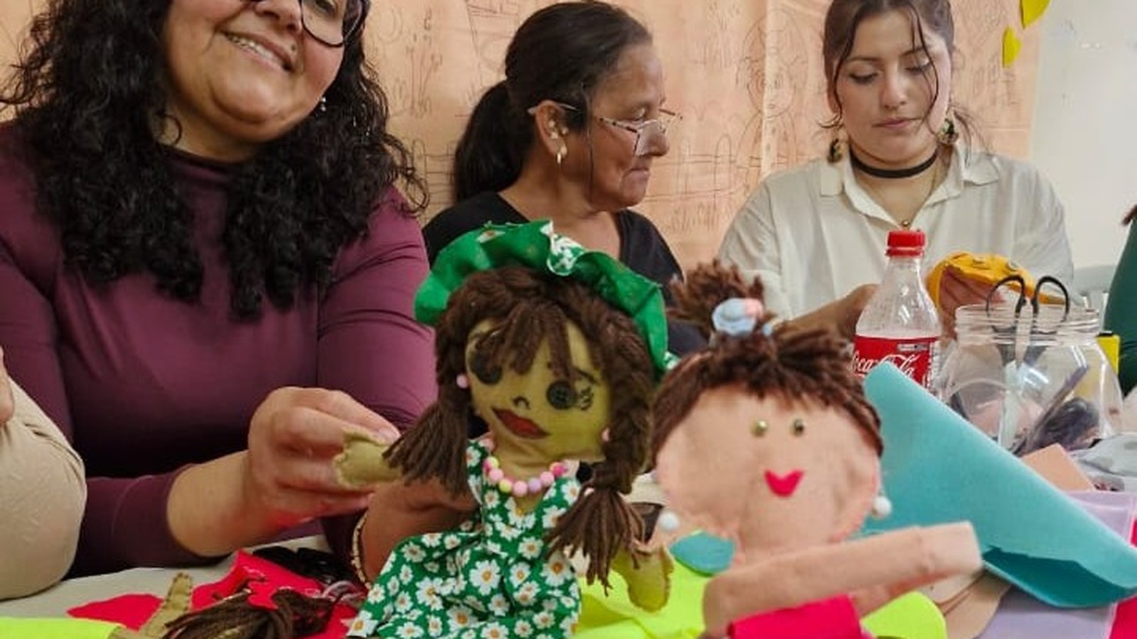 Pelotas tem ateliê gratuito de bonecas com 40 vagas