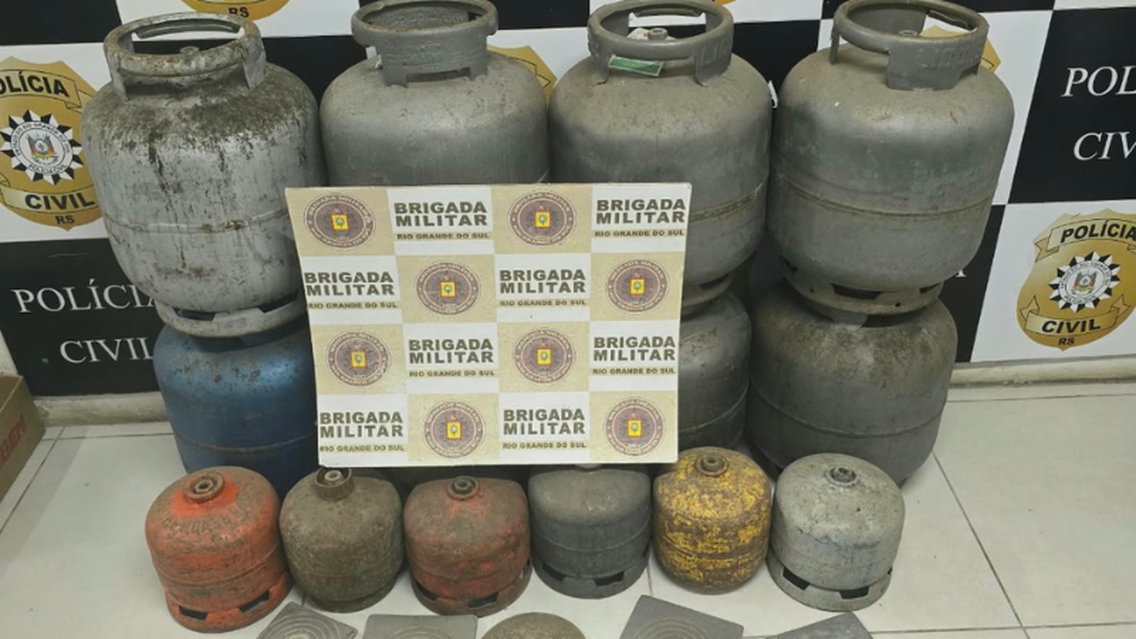 Polícia apreende botijões e tampas de esgoto em São Lourenço do Sul