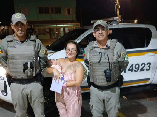 Policiais salvam bebê de sete dias engasgado durante patrulhamento em Balneário Quintão