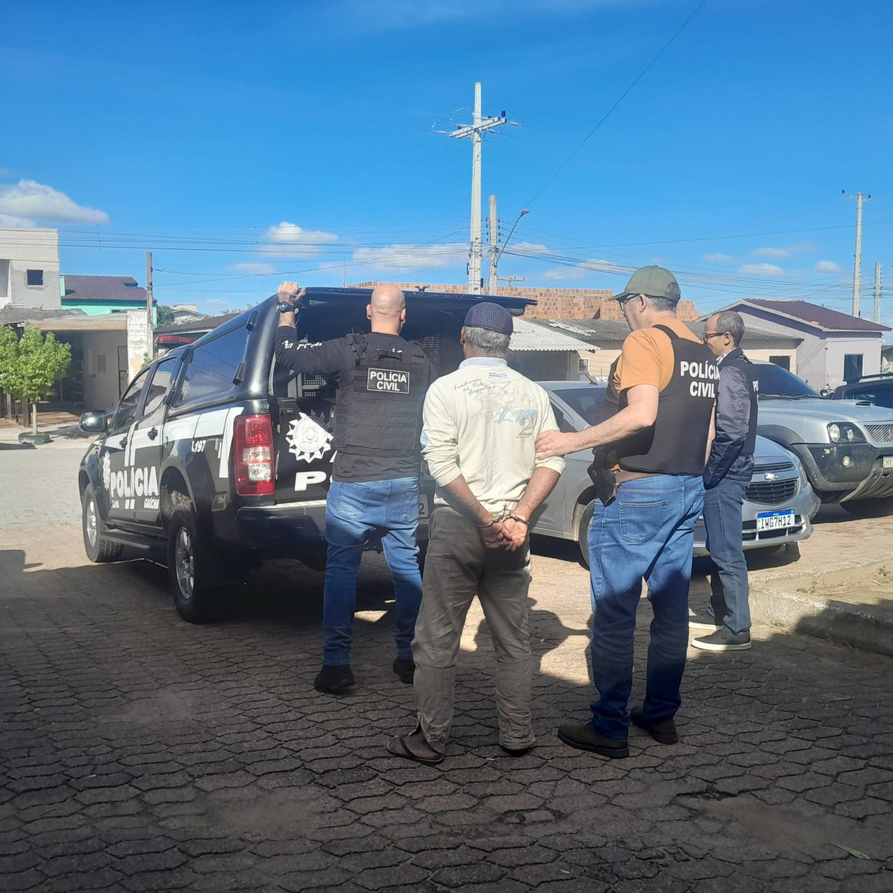 Polícia Civil apreende arma e munições em Cristal após denúncia de maus-tratos a animal