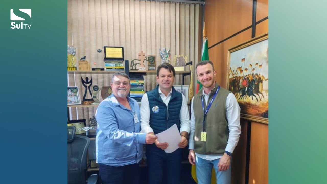 Prefeito em exercício de Tapes leva demandas sobre postes à CEEE Equatorial