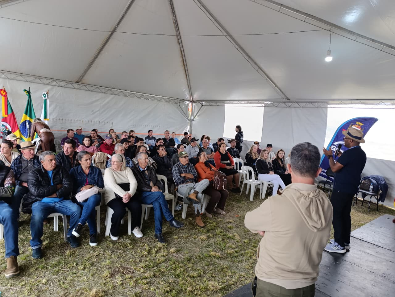 Prefeitura de Camaquã e Emater reúnem produtores da Operação Terra Forte para alinhar recursos de recuperação do solo